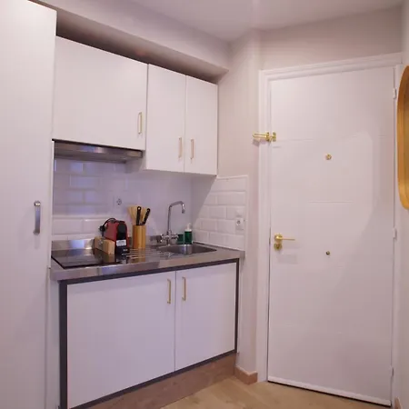 Budget 14 Apartment *