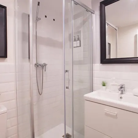 Budget 14 Apartment *